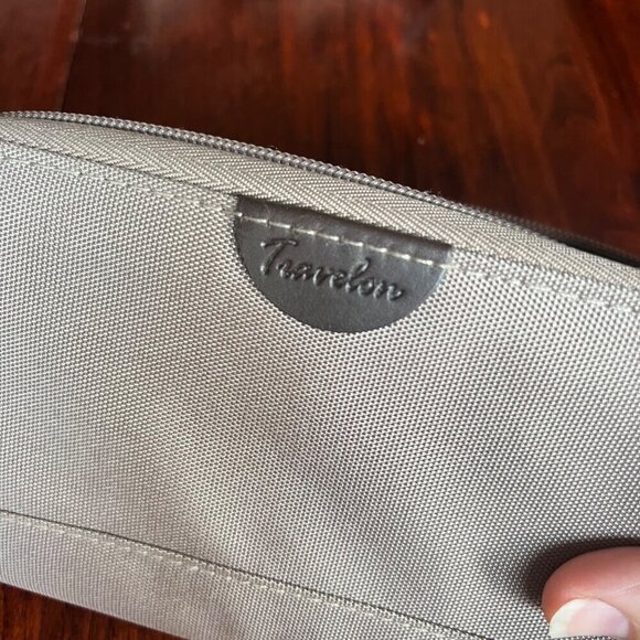 Travelon Wristlet Wallet Large Capacity With Zipper Closure & Multiple Card Slot - Picture 2 of 5